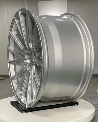 Bánh xe rèn Vossen HF-4T được đánh bóng bạc cho Audi RS4 A6