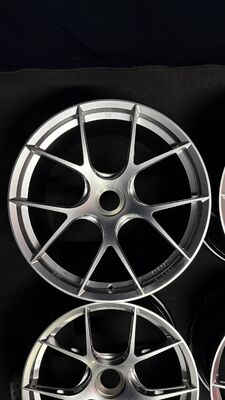 Bánh xe bạc kim cương BBS FI R Centerlock cho Porsche 911 991 992 GT3 GT3RS